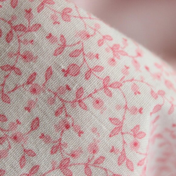 Vintage Fabric Scrap, Pink Floral VInes Cotton 46" x 46" Square, Fat Quarter - Picture 9 of 10